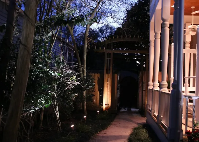 4 Bedroom -Famous Landmark Next To Bourbon St